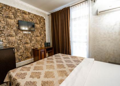 room 142 thumbnail 2